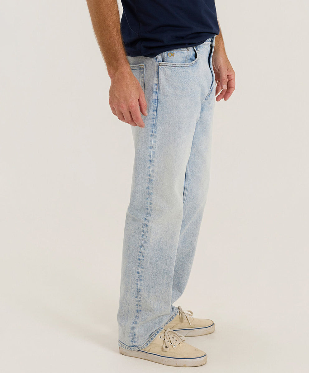 トラベラー ストレート ジーンズ